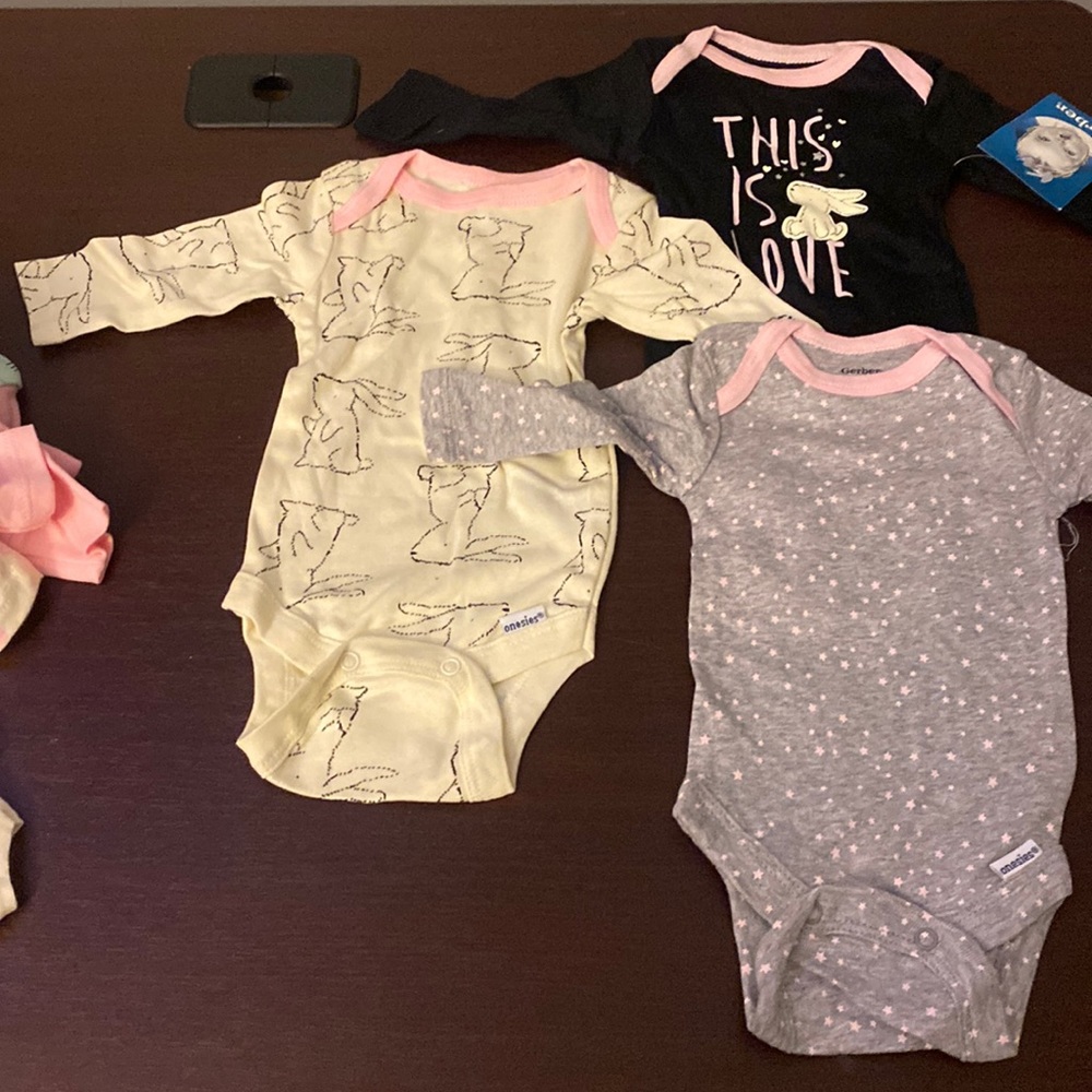 New Gerber 6pc set newborn onesies